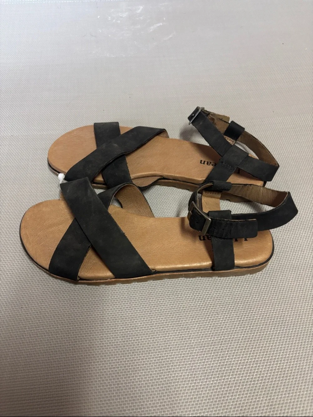 L.L. Bean Black Leather Crisscross Strap walking Sandals size 9